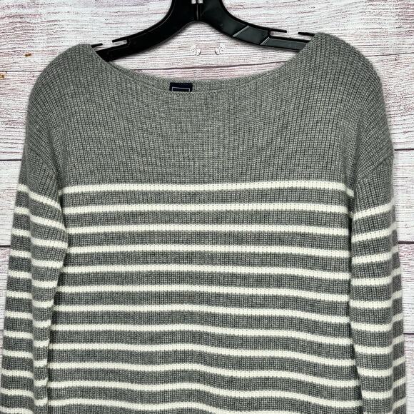 Gap Merino Wool Blend Gray & White Striped Pullover Sweater Size Medium New - Picture 3 of 7